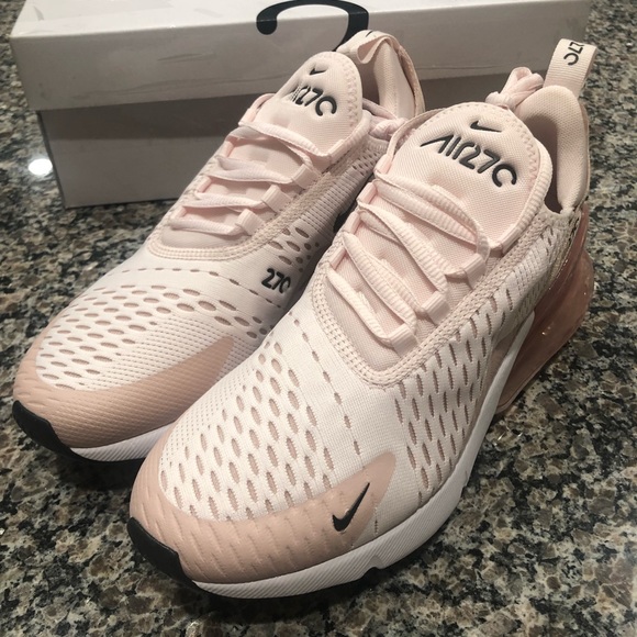 Nike AirMax 270 - Picture 6 of 9